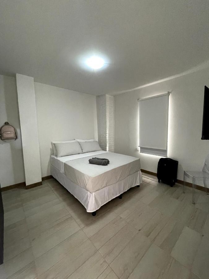 Nina'S - Juan Santamaria Hotell Alajuela Exteriör bild