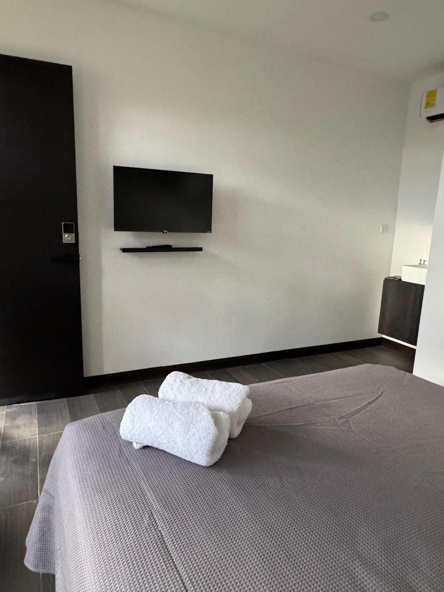 Nina'S - Juan Santamaria Hotell Alajuela Exteriör bild